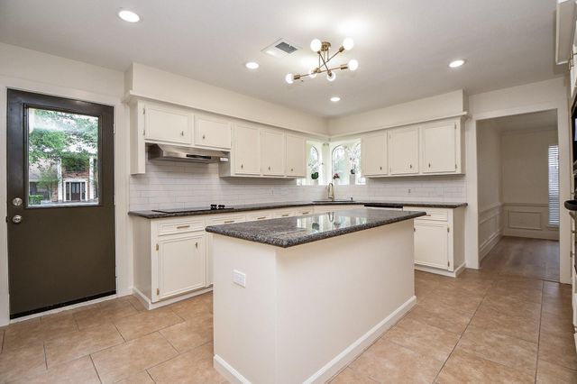 206 E Sutton Square, Stafford, TX 77477