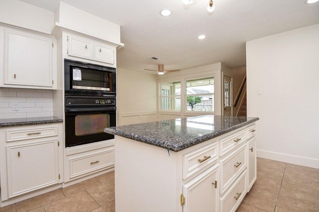 206 E Sutton Square, Stafford, TX 77477