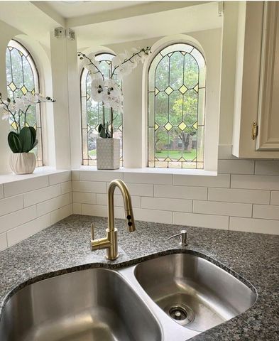 206 E Sutton Square, Stafford, TX 77477