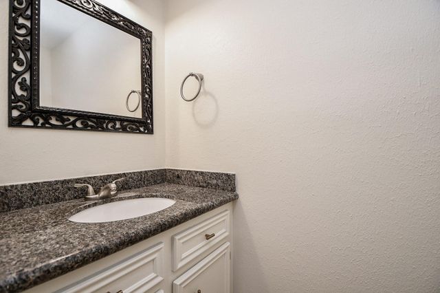 206 E Sutton Square, Stafford, TX 77477