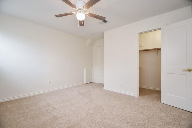 206 E Sutton Square, Stafford, TX 77477