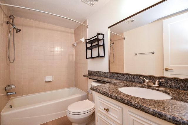 206 E Sutton Square, Stafford, TX 77477