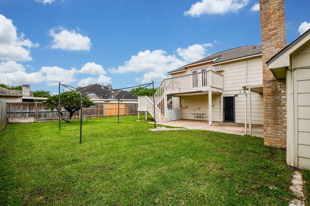 206 E Sutton Square, Stafford, TX 77477