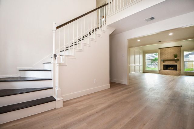 206 E Sutton Square, Stafford, TX 77477