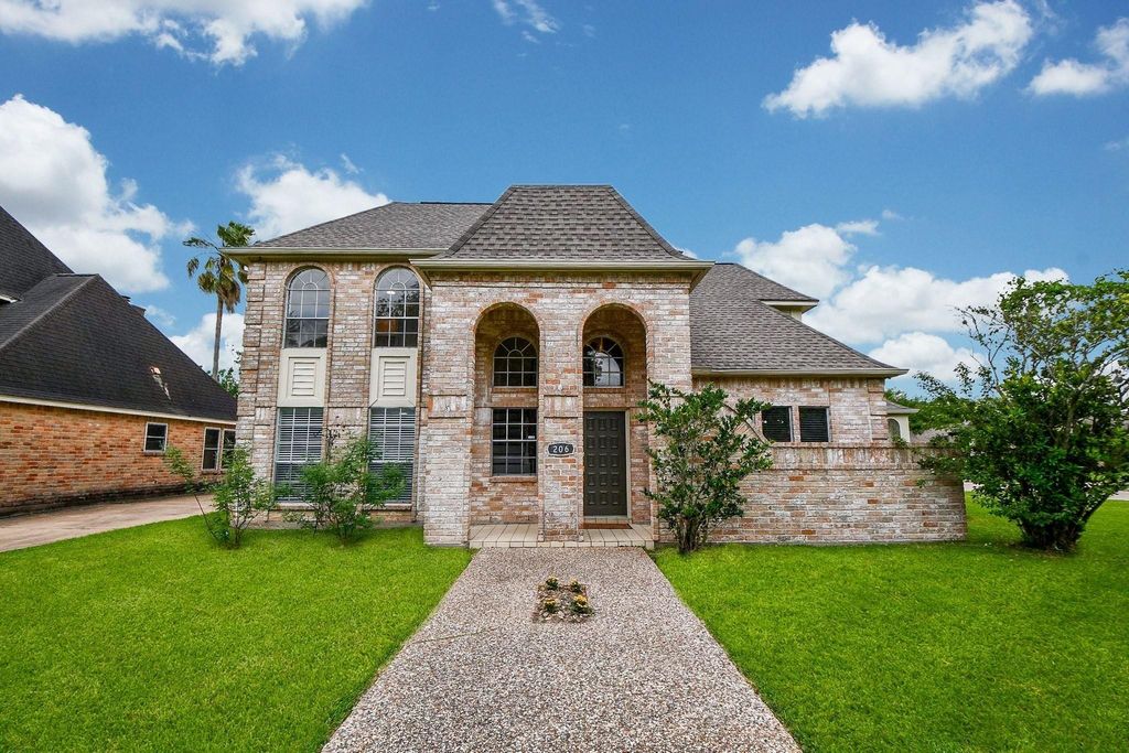206 E Sutton Square, Stafford, TX 77477