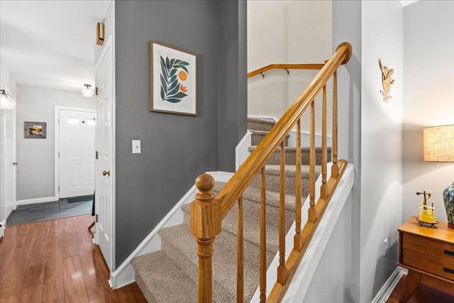 19 Saxonhollow Dr Unit G2, Essex Junction, VT 05452