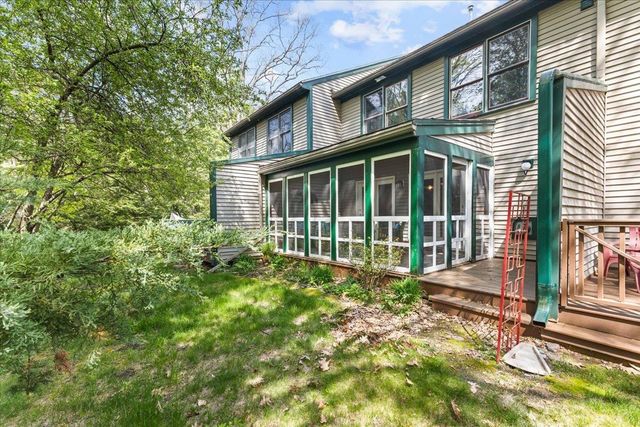 19 Saxonhollow Dr Unit G2, Essex Junction, VT 05452