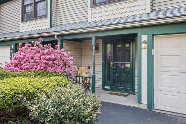 19 Saxonhollow Dr Unit G2, Essex Junction, VT 05452