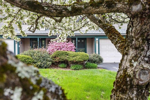 19 Saxonhollow Dr Unit G2, Essex Junction, VT 05452