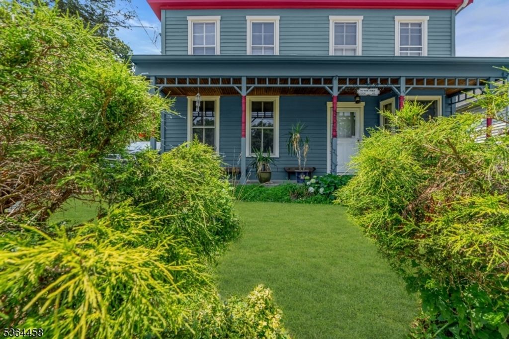 135 Main St, Hampton Boro, NJ 08827