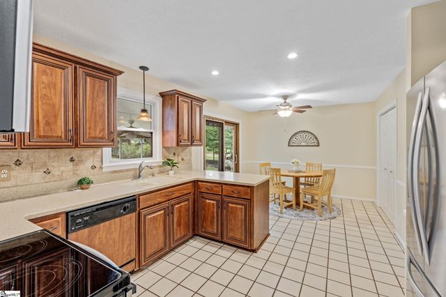 16 Kindlin Way, Taylors, SC 29687