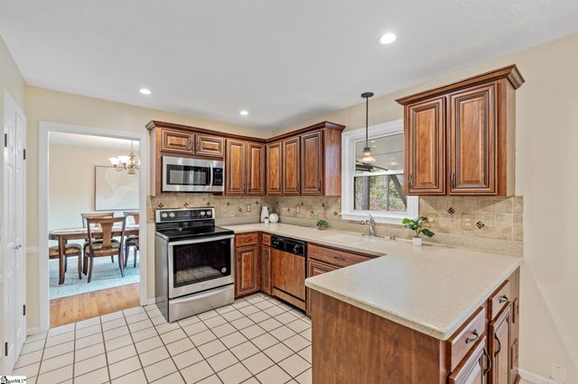 16 Kindlin Way, Taylors, SC 29687