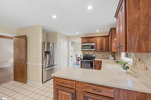 16 Kindlin Way, Taylors, SC 29687