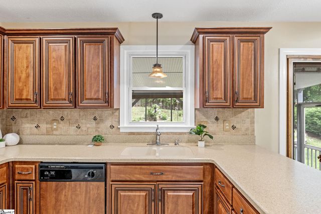 16 Kindlin Way, Taylors, SC 29687