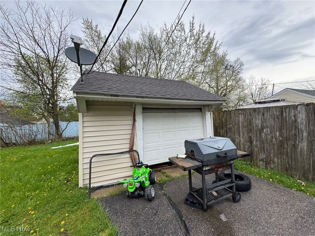 20211 Longbrook Road, Warrensville Heights, OH 44128