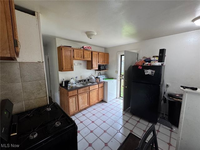 20211 Longbrook Road, Warrensville Heights, OH 44128