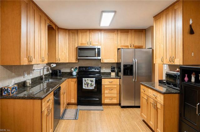 347 Avis CIR, Newport News, VA 23608