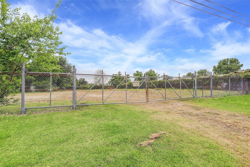16534 Market Street, Channelview, TX 77530