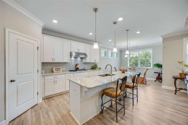 5212 Watchmans Cove, Gainesville, GA 30504