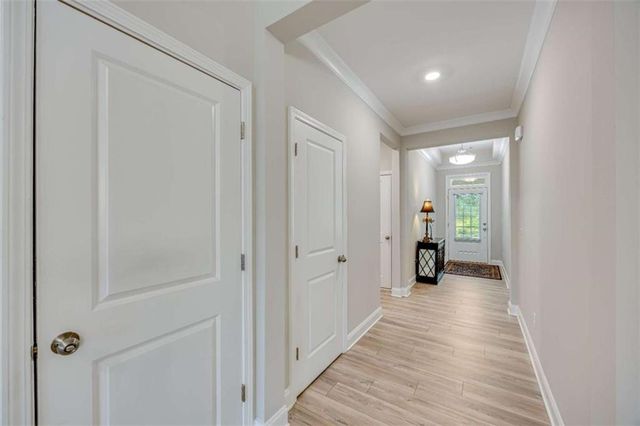 5212 Watchmans Cove, Gainesville, GA 30504