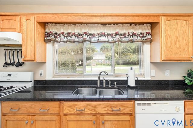 420 Park Ave, Hopewell, VA 23860