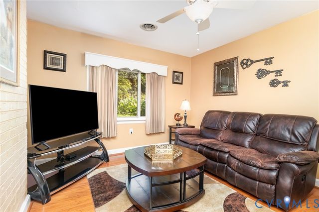 420 Park Ave, Hopewell, VA 23860