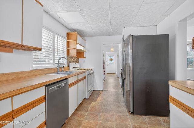 45 8th Street, Hazlet, NJ 07734