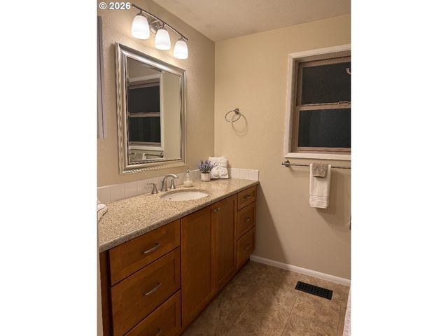 19555 Sw CASCADIA St, Beaverton, OR 97078