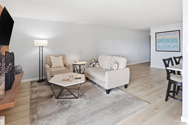 2 Adams 905, Denver, CO 80206