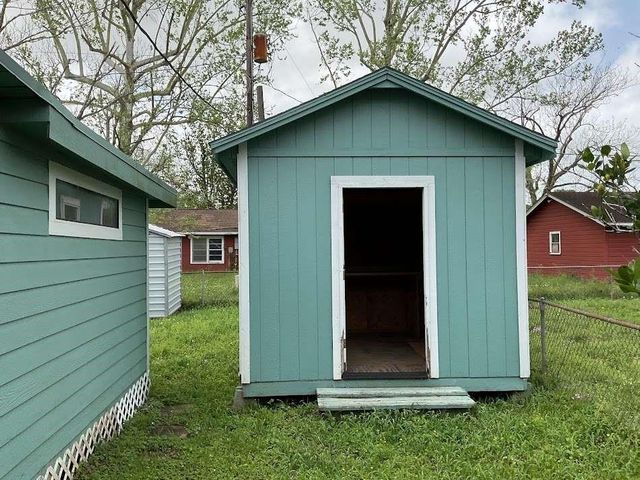 220 3rd Street, Brazoria, TX 77422