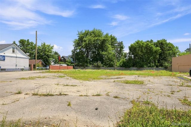32660 Utica Road, Fraser, MI 48026