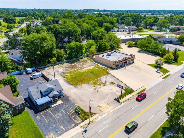 32660 Utica Road, Fraser, MI 48026