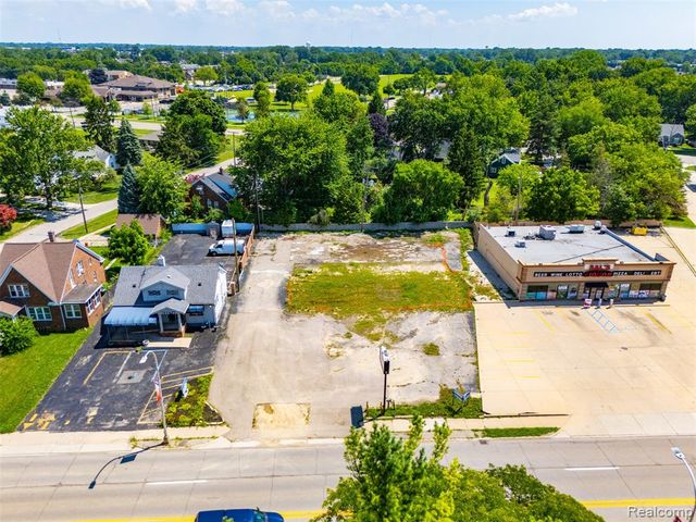 32660 Utica Road, Fraser, MI 48026