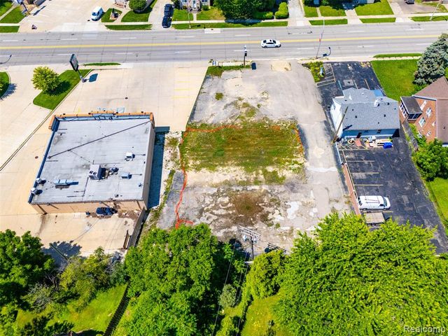 32660 Utica Road, Fraser, MI 48026