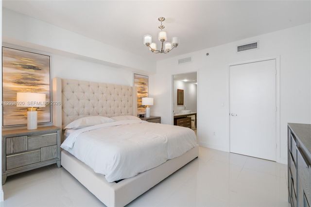 475 Brickell Ave 4315, Miami, FL 33131