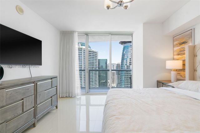 475 Brickell Ave 4315, Miami, FL 33131