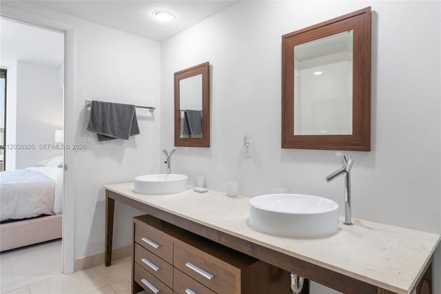475 Brickell Ave 4315, Miami, FL 33131