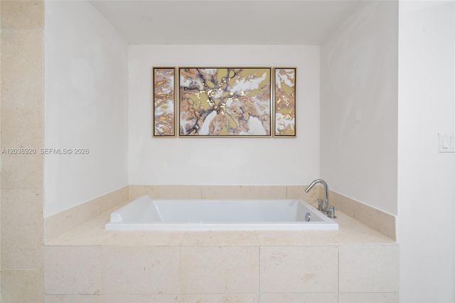 475 Brickell Ave 4315, Miami, FL 33131