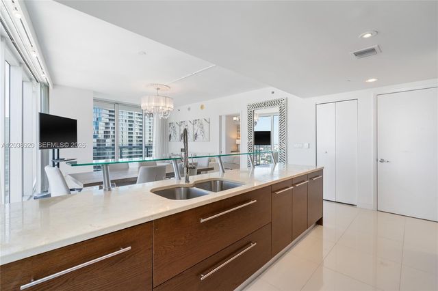 475 Brickell Ave 4315, Miami, FL 33131