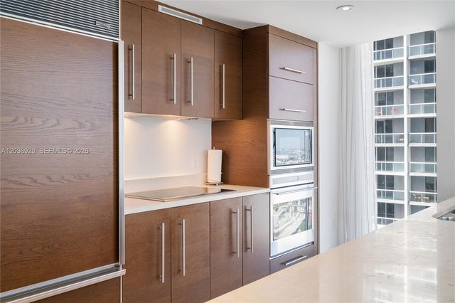 475 Brickell Ave 4315, Miami, FL 33131