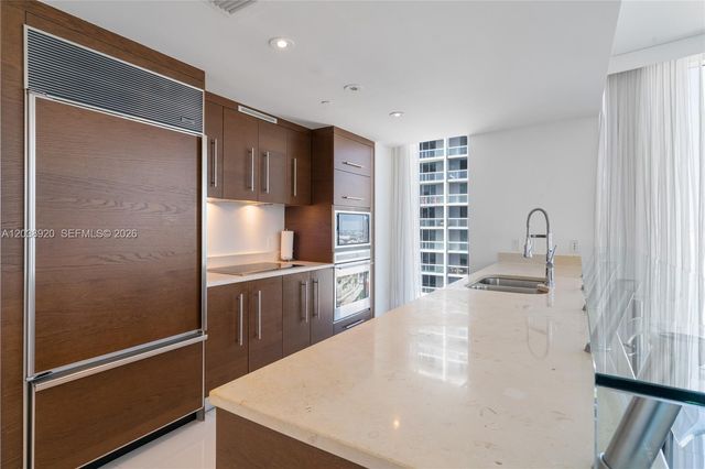 475 Brickell Ave 4315, Miami, FL 33131