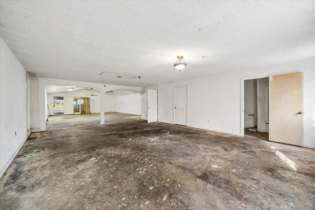 5930 Guadalupe Street, Houston, TX 77016