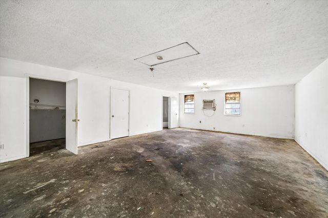 5930 Guadalupe Street, Houston, TX 77016