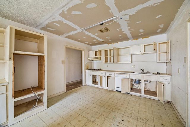 5930 Guadalupe Street, Houston, TX 77016