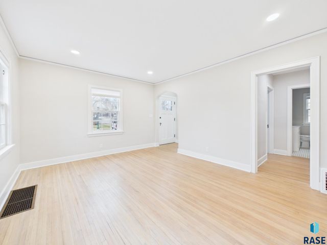 613 E 20th St Street, Sioux Falls, SD 57105