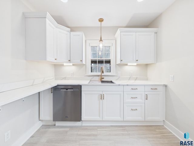 613 E 20th St Street, Sioux Falls, SD 57105