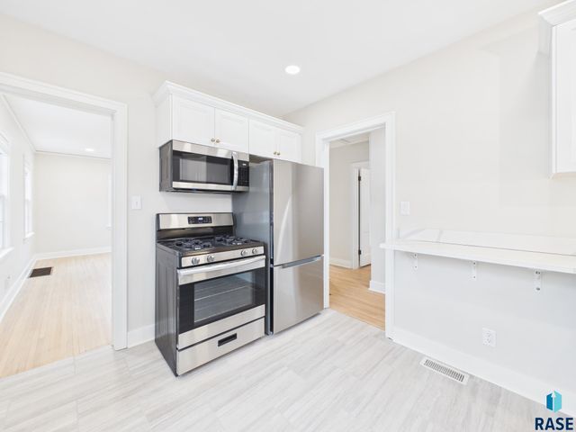 613 E 20th St Street, Sioux Falls, SD 57105