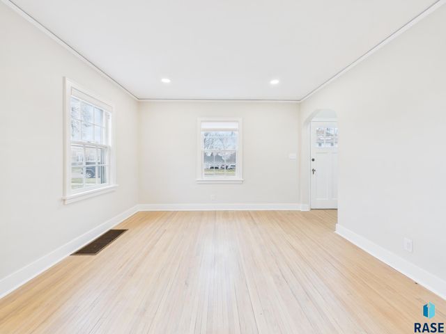 613 E 20th St Street, Sioux Falls, SD 57105