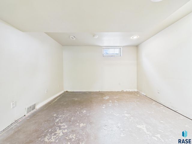 613 E 20th St Street, Sioux Falls, SD 57105