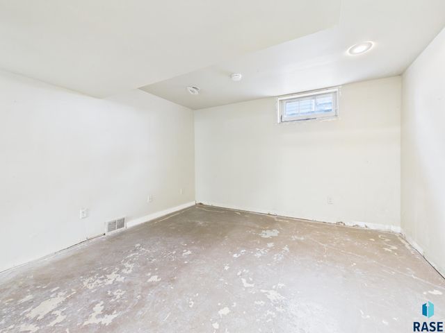 613 E 20th St Street, Sioux Falls, SD 57105